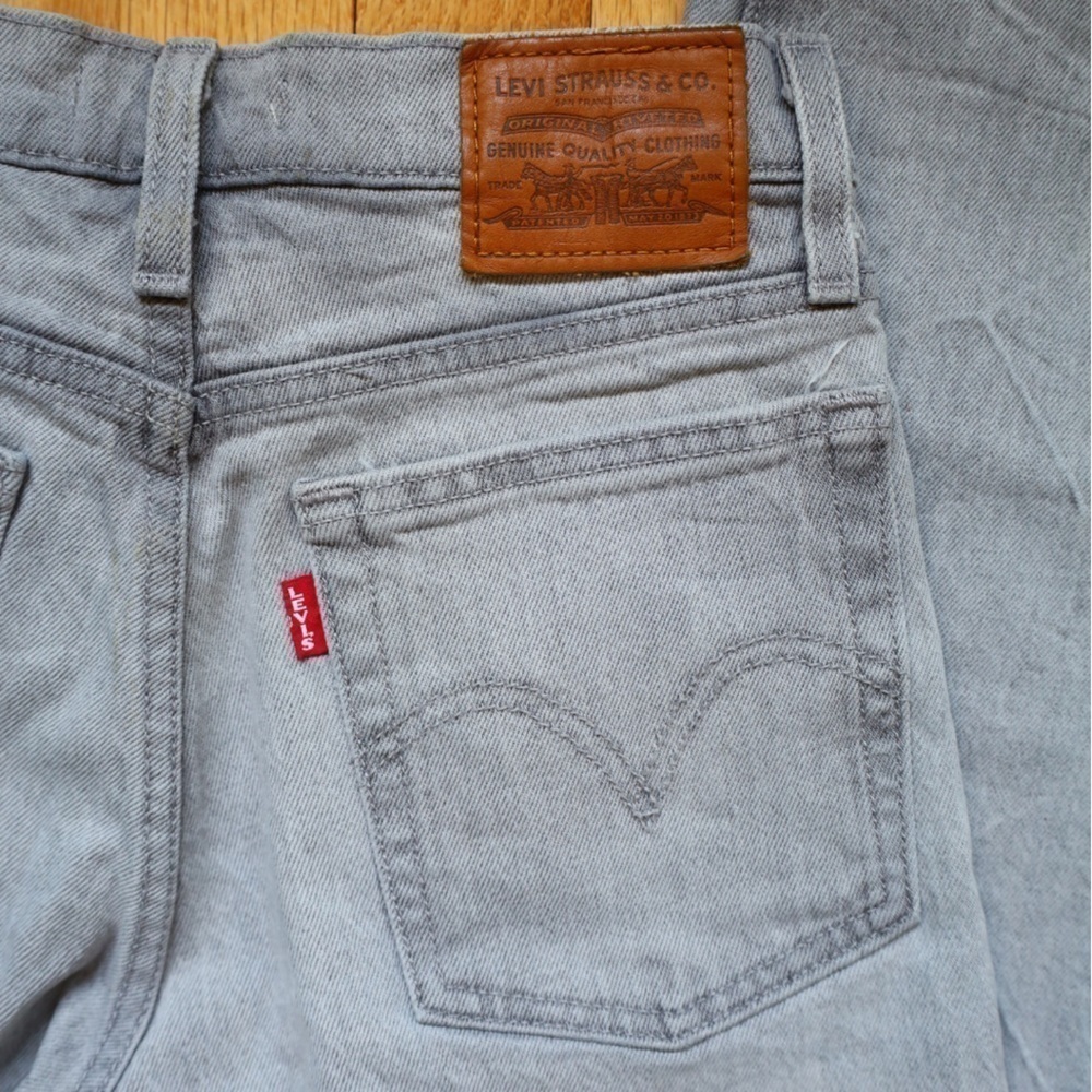 Levi’s Grey Wedgie Straight Leg Jean Women’s Size 24 - Picture 9 of 11